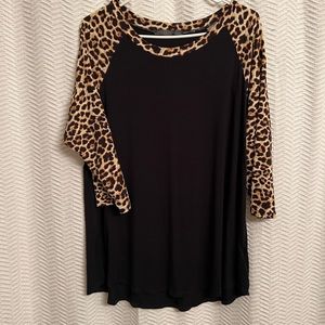 Womens plus leopard tee